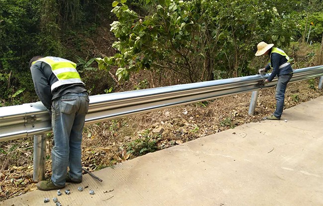 温州高速公路护栏的定期维护与保养