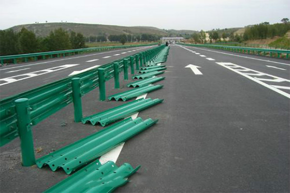 温州波形护栏的维护与管理确保道路安全的关键步骤